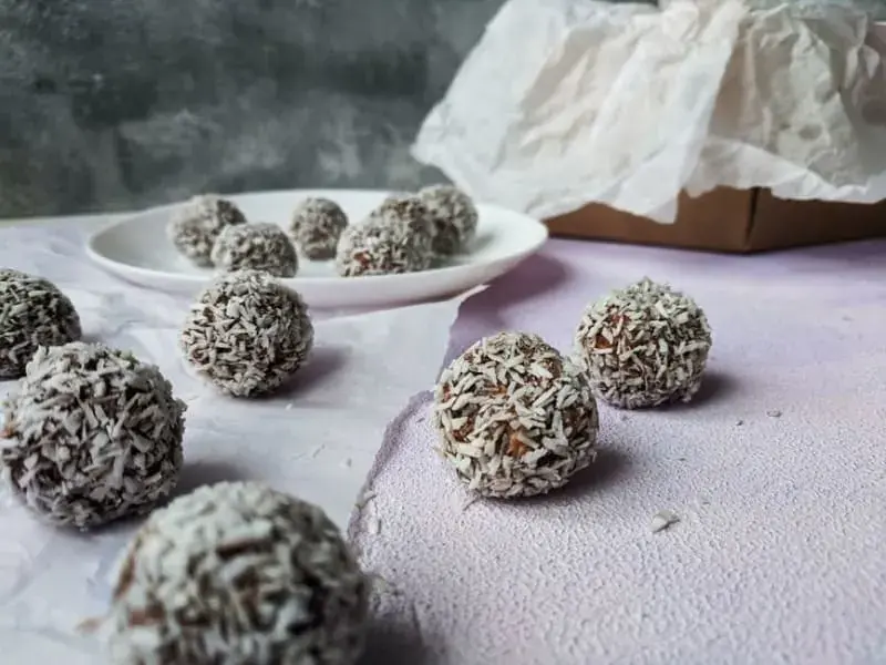 No-Bake Coconut & Date Bliss Balls