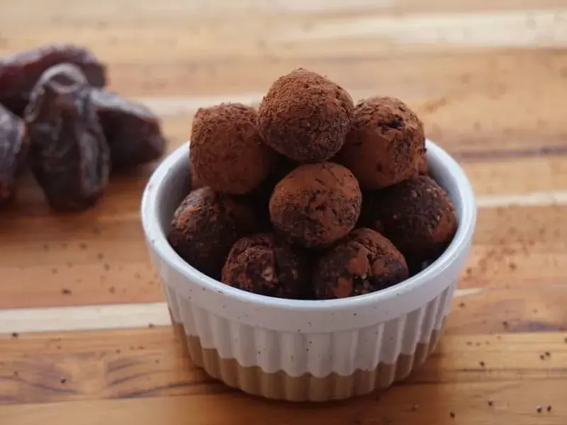 No-Bake Date & Cocoa Energy Bites